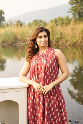 Red Cotton Sleeveless Kurta Set with White Pattern