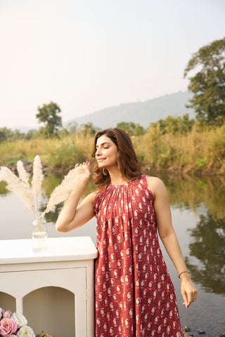 Red Cotton Sleeveless Kurta Set with White Pattern