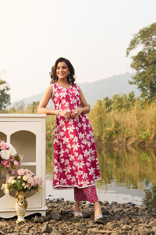 Sleeveless Pink Cotton Kurta Set with White Floral Pattern
