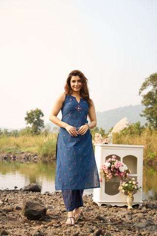Blue Cotton Sleeveless Kurta Set with Red Patterns