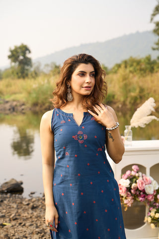 Blue Cotton Sleeveless Kurta Set with Red Patterns