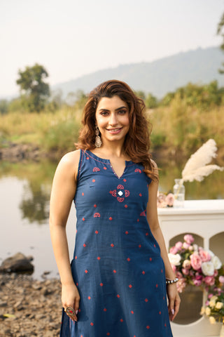 Blue Cotton Sleeveless Kurta Set with Red Patterns