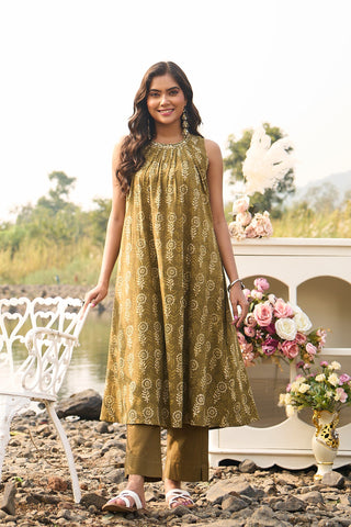 Mehndi Green Sleeveless Cotton Kurta Set with White Pattern